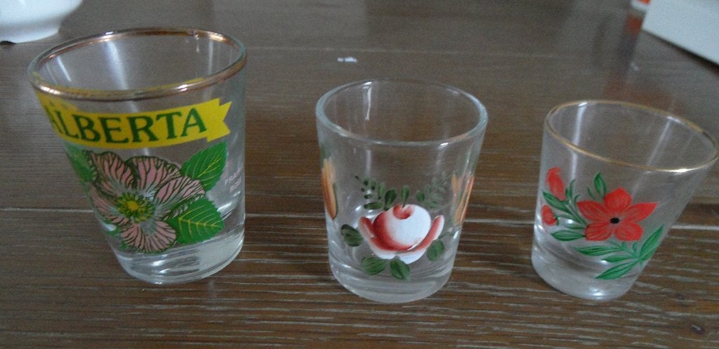 3 in goede staat verkerende shotglaasjes, Verzamelen, Ophalen of Verzenden, Zo goed als nieuw, Borrel- of Shotglas