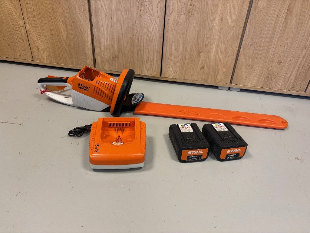Stihl HSA 86 accu heggenschaar set (2x AP 200 +AL 300 lader), Ophalen, Stihl, Gebruikt, Mertstraat 5