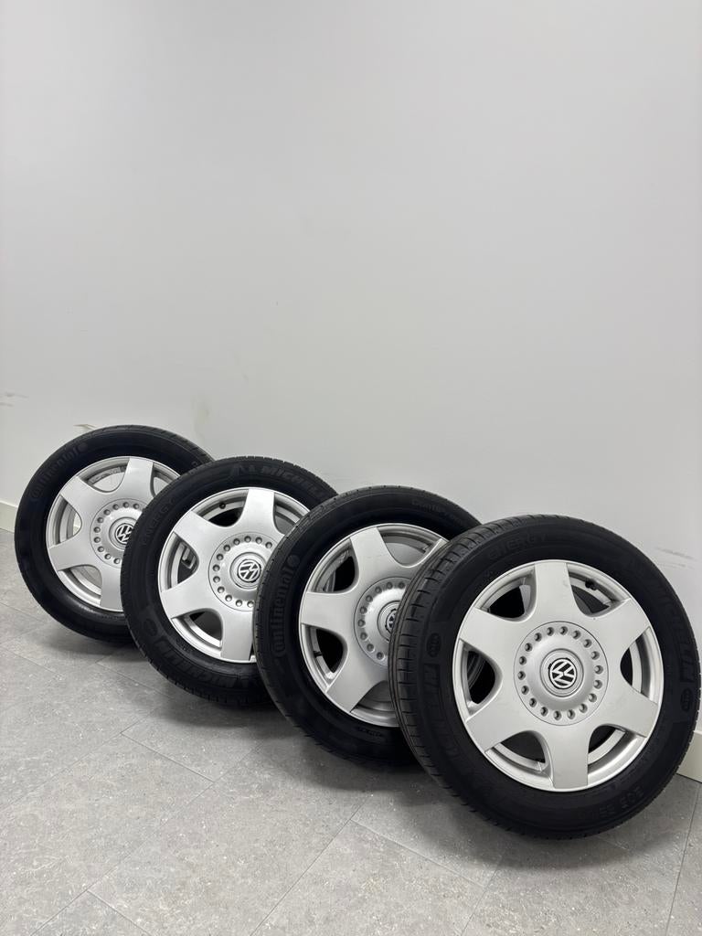 VW velgen 15” met Michelin banden | set met schade/opknapper, 15 inch, Banden en Velgen, Personenwagen, Zomerbanden