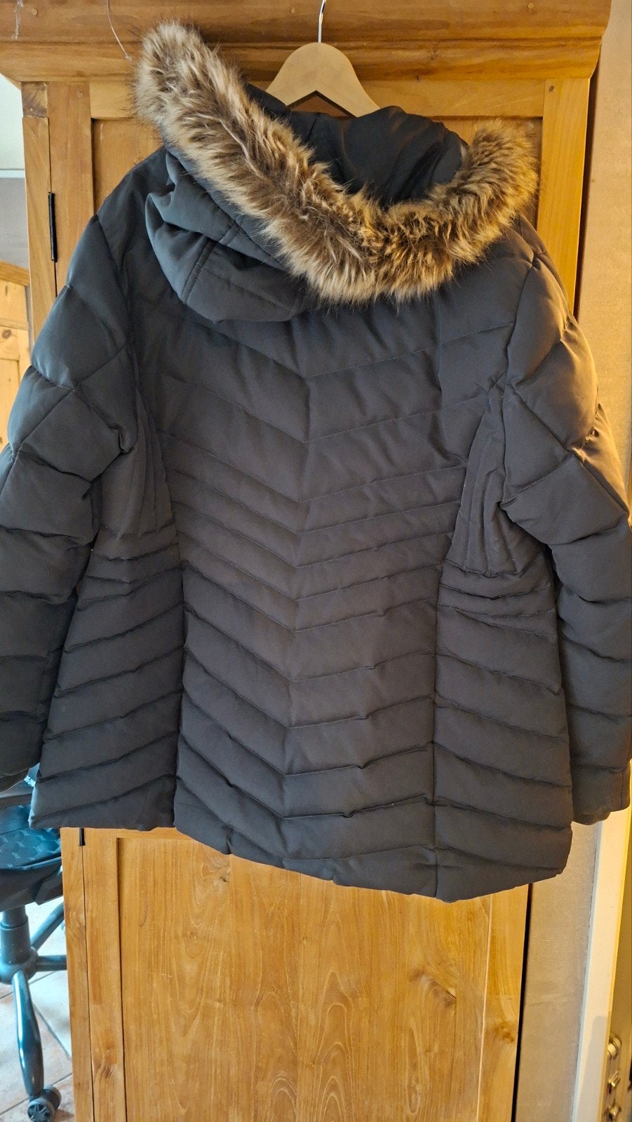 Donkerblauwe damesjas met bontkraag - Kjelvik, Kleding | Dames, Ophalen, Blauw, Maat 46/48 (XL) of groter, Zo goed als nieuw