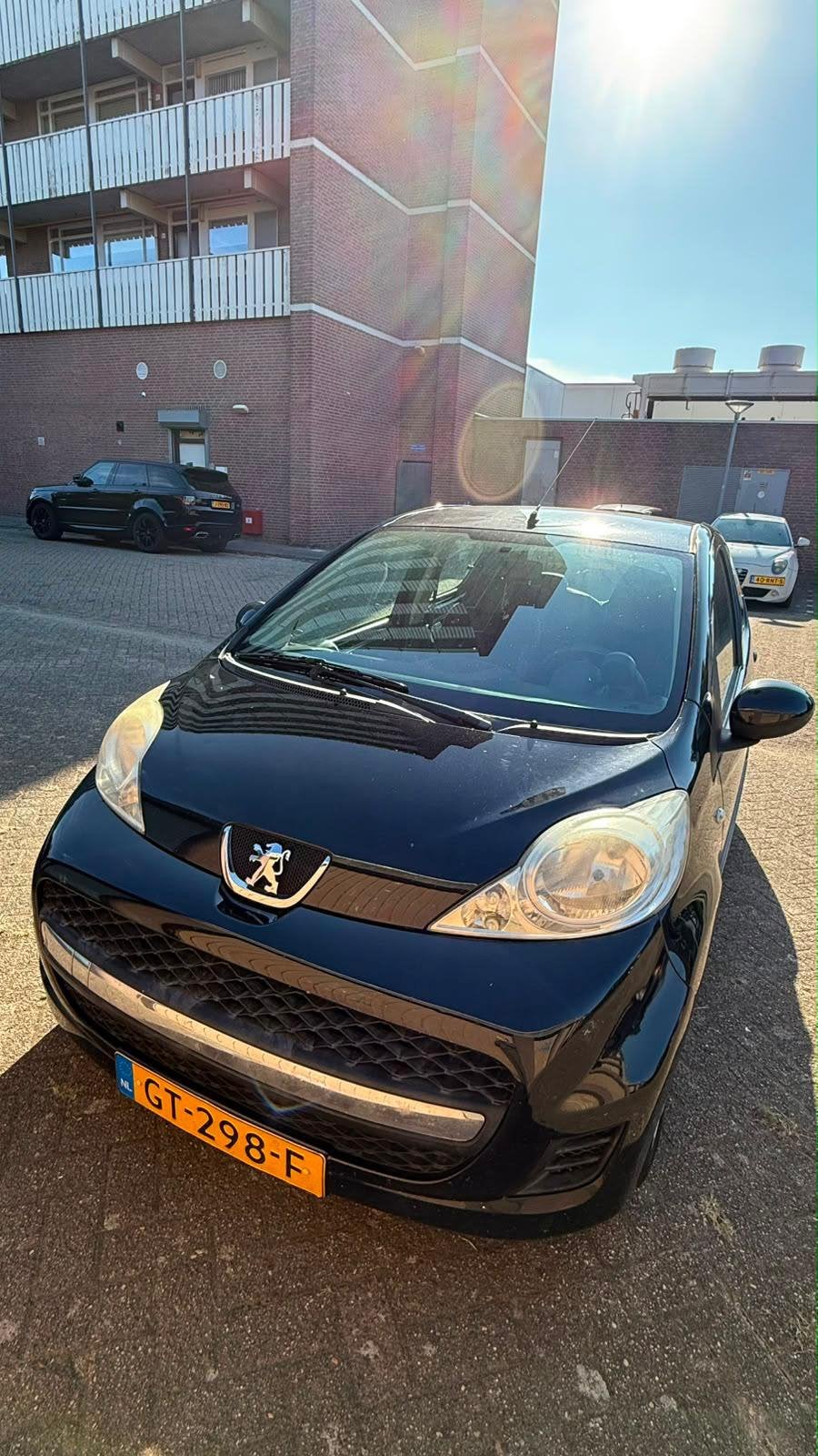 Peugeot 107 1.0 5DR 2010 NWE APK AIRCO, Auto's, Voorwielaandrijving, Zwart, 4 stoelen, Leder en Stof
