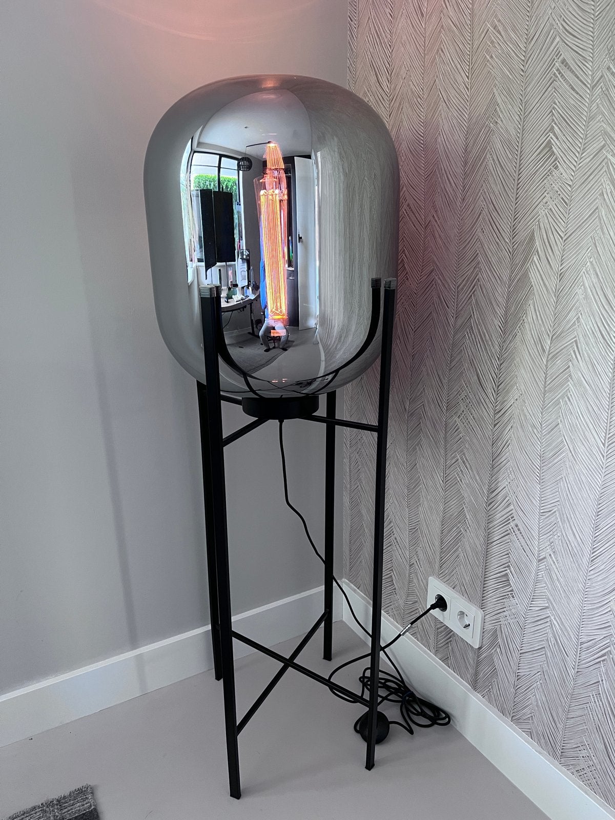 Design Vloerlamp met Smoke Grijs Glas en Design Lichtbron, Huis en Inrichting, Ophalen, Nieuw, Glas, 100 tot 150 cm