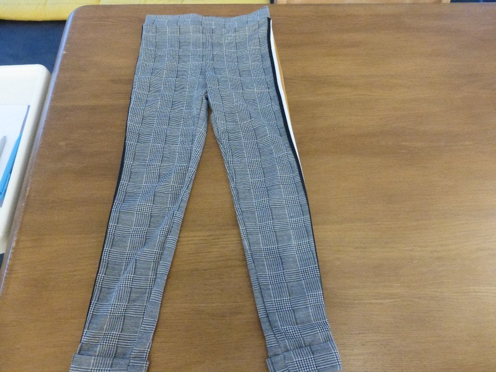 nieuwe geruite stretch broek 134/140 sportieve biezen, Kinderen en Baby's, Kinderkleding | Maat 134, Broek, Meisje, Nieuw, Ophalen of Verzenden