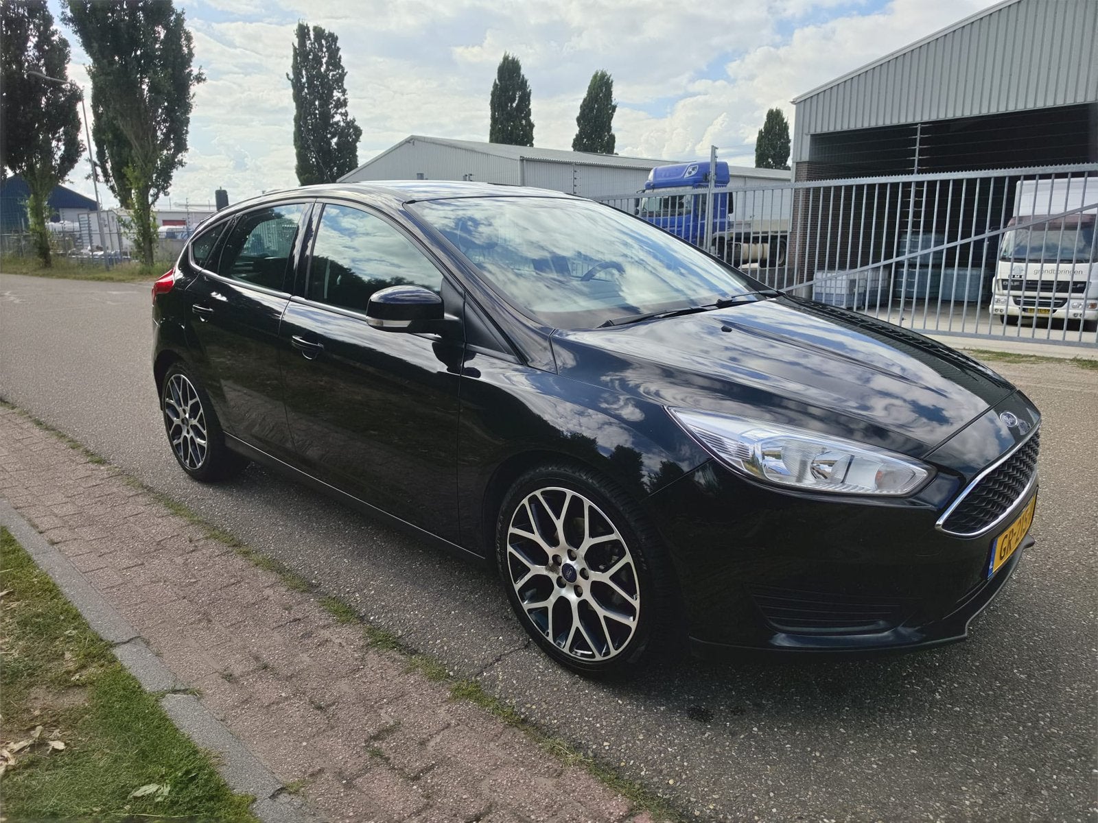 Nette Ford Focus 1.0 Ecoboost 74KW 5D 2015 Zwart, Auto's, 635 kg, 100 pk, Zwart, Handgeschakeld