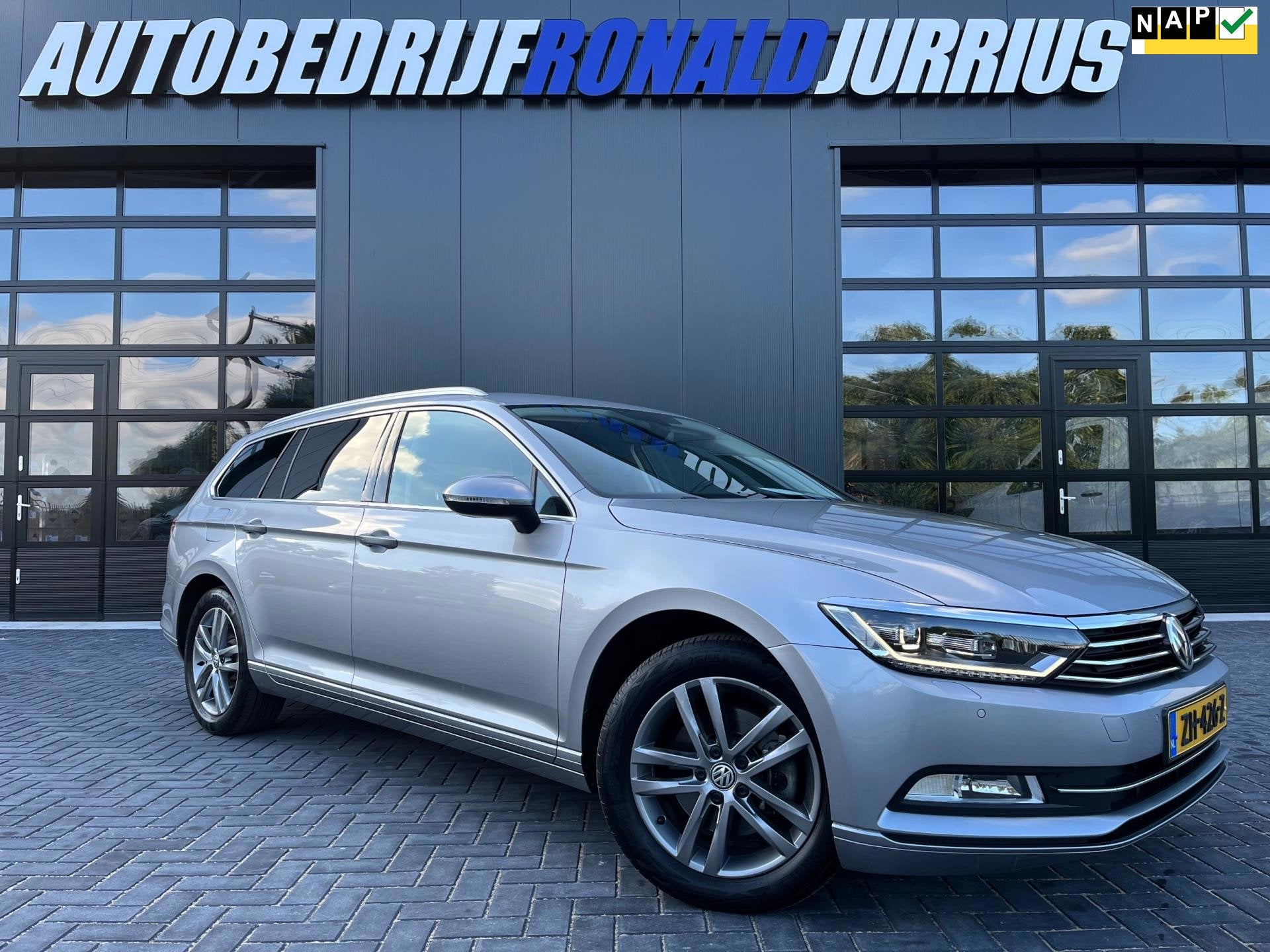 Volkswagen Passat Variant 1.5 TSI Comfortline Business NLAut, Auto's, Dealer onderhouden, 4 cilinders, 150 pk, 1600 kg