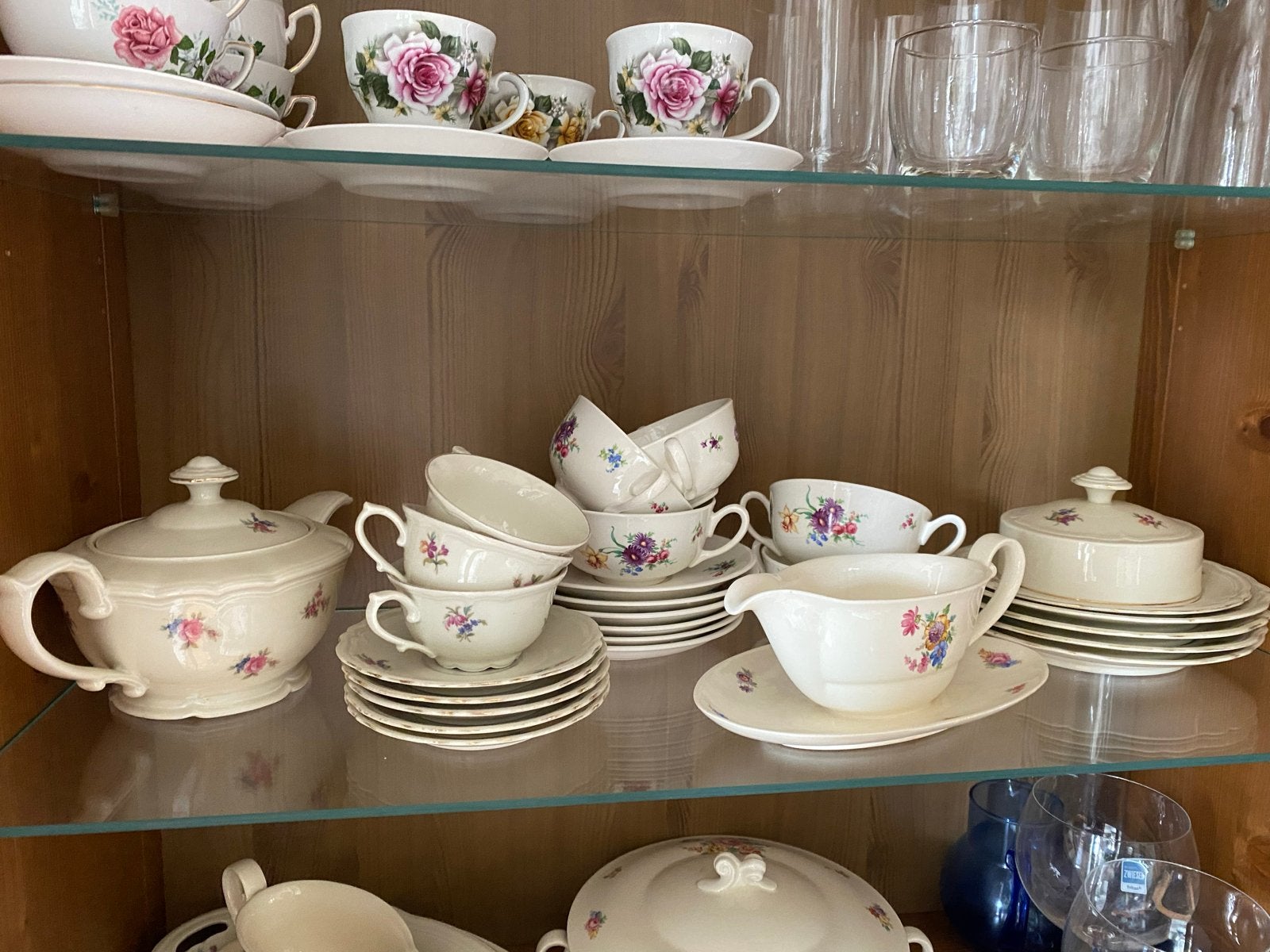 Prachtig Vintage Porseleinen Servies met Bloemmotief, Ophalen