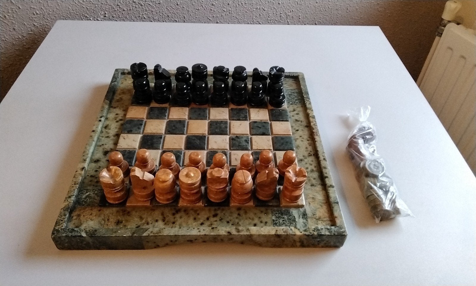 Mooi schaak/damspel van natuursteen, Een of twee spelers, Ophalen of Verzenden, Gebruikt