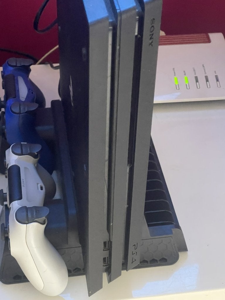Sony Playstation 4 Pro, Met games, Met 2 controllers, Ophalen of Verzenden, Zo goed als nieuw