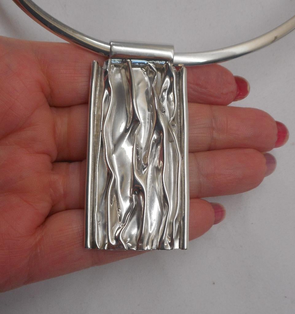 Zilveren spang met grote modernist hanger nr.346, Met hanger, Verzenden, Zo goed als nieuw, Zilver