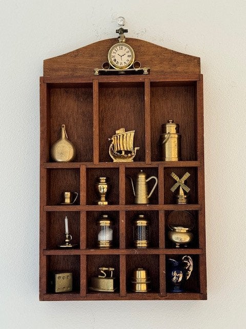 houten letterbakje met messing miniaturen, Ophalen of Verzenden, Gebruikt