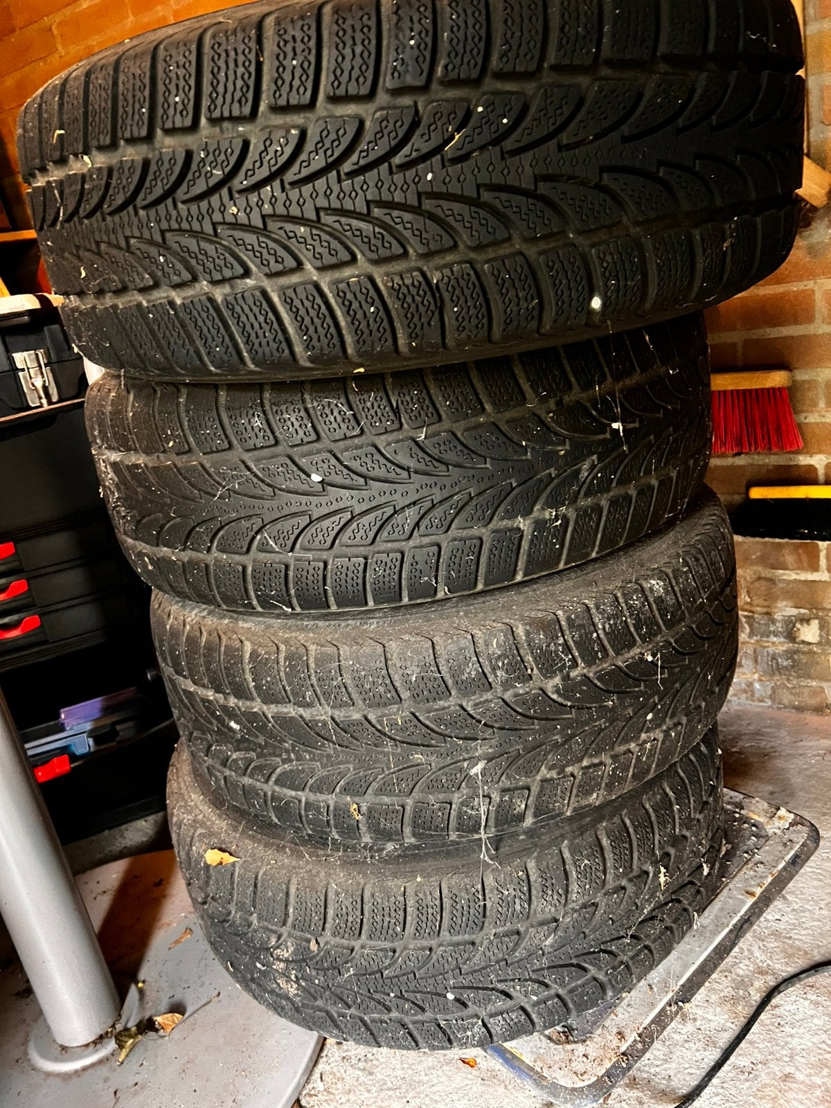 Skoda yeti winterbanden met wieldop, Auto diversen, Ophalen, Zo goed als nieuw