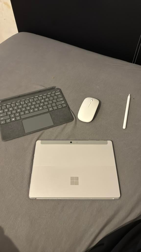 Surface Go 2 perfecte staat met accessoires, Computers en Software, Windows Tablets, Ophalen, Zo goed als nieuw