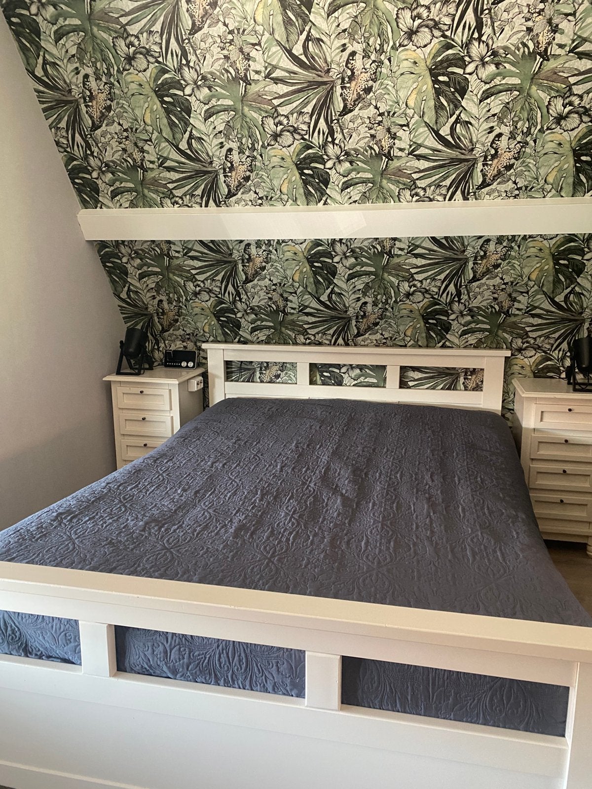 Wegens overcompleet net 2 persoons bed met nachtkastjes, Ophalen, Wit, Tweepersoons, Zo goed als nieuw