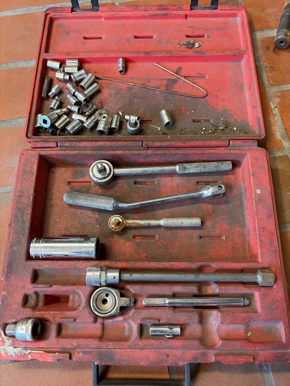 Gereedschapsset met doppen en ratels in koffer, Ophalen of Verzenden, Gebruikt, Gereedschapsset