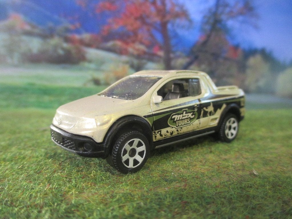 1:62 Volkswagen Saveiro Cross Matchbox 2015 5-Pack MBX Tours, Ophalen of Verzenden, Zo goed als nieuw, Auto
