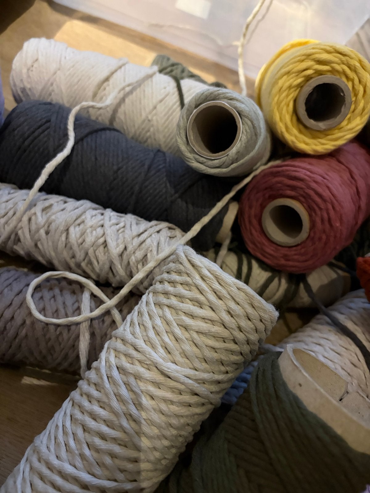 Foto 5 van Macrame garen diverse kleuren en rollen