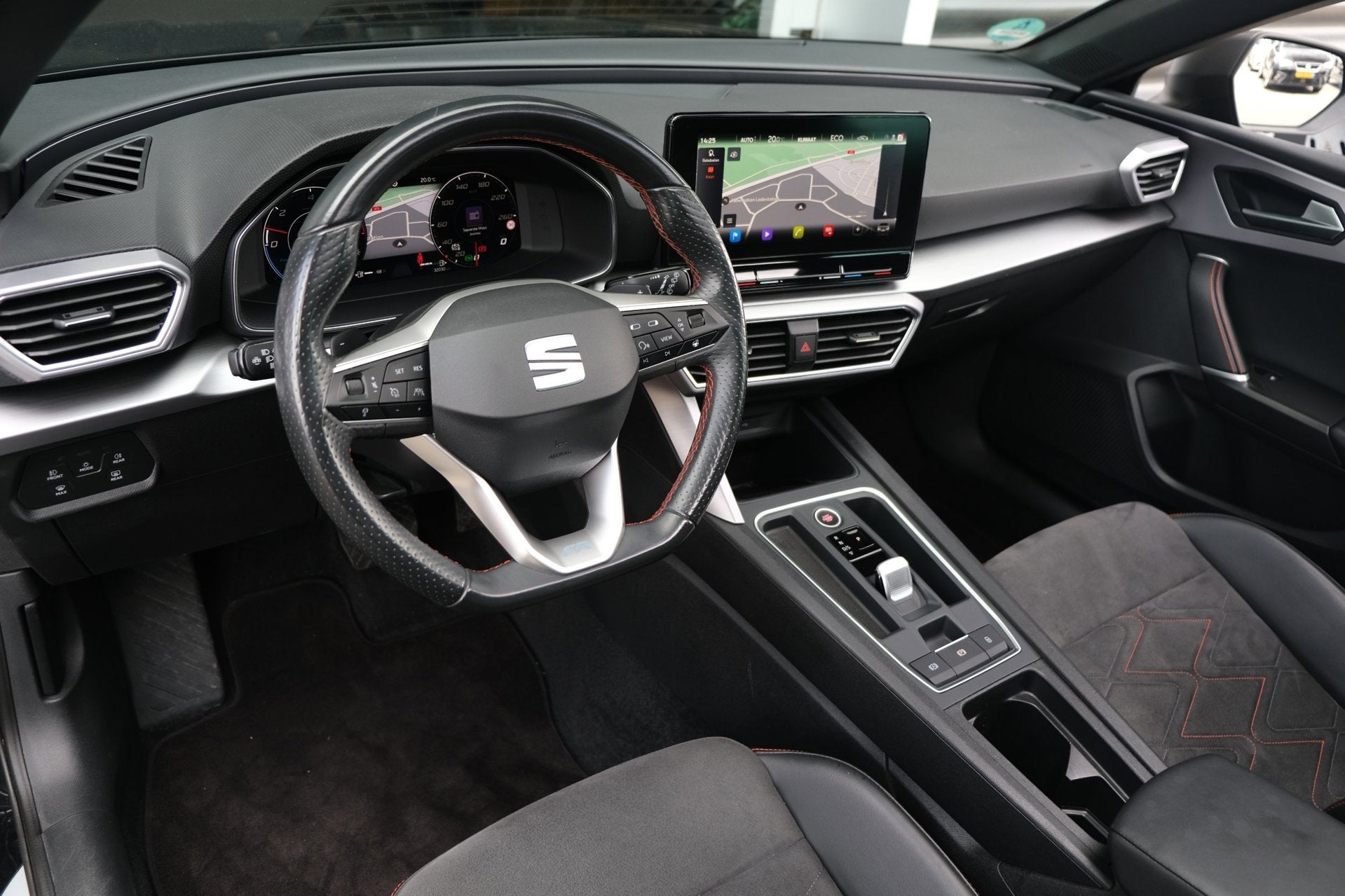 Seat Leon 1.4 TSI eHybrid PHEV FR 204PK Pano Alcantara Led C, Gebruikt, Zwart, Leon, Zwart