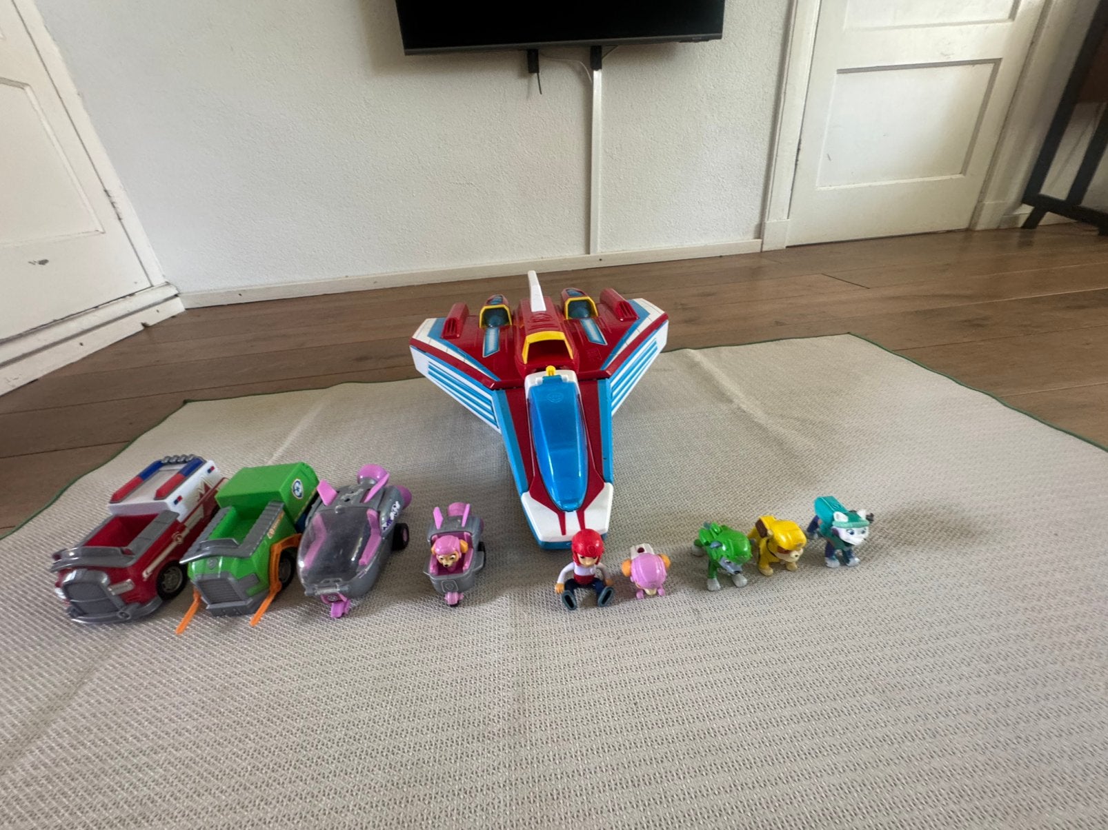 Paw patrol vliegtuig met rider en 4 pups en wagens, Ophalen, Zo goed als nieuw, Jongen