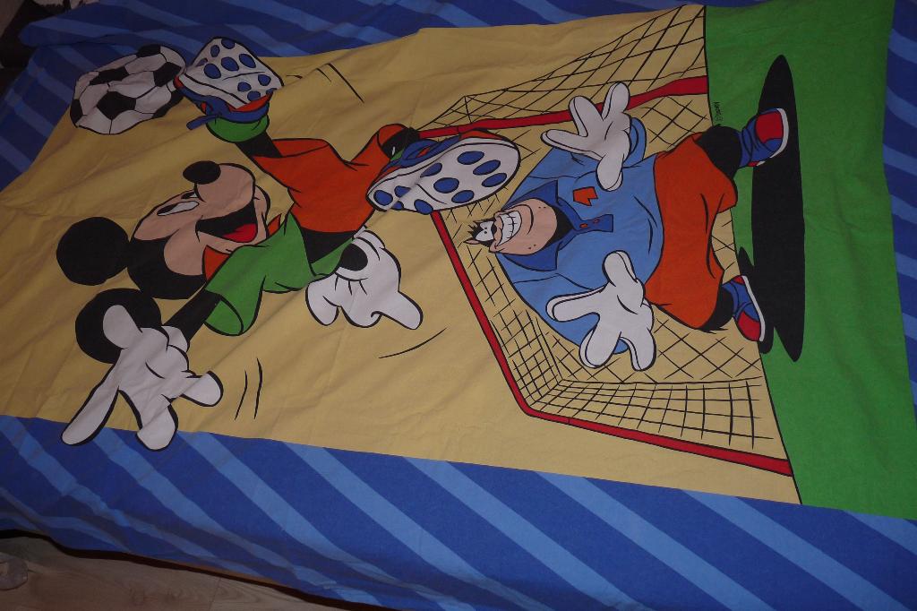 in nette staat dekbedovertrek + kussensloop Mickey voetbal, Kinderen en Baby's, Kinderkamer | Beddengoed, Ophalen of Verzenden