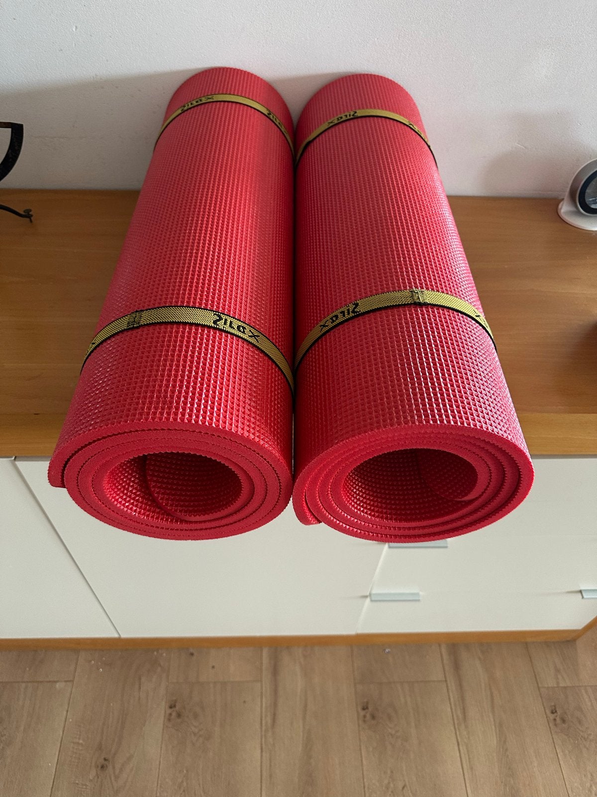 Twee rode yogamatjes - Zo goed als nieuw, Ophalen of Verzenden, Zo goed als nieuw, Yogamat