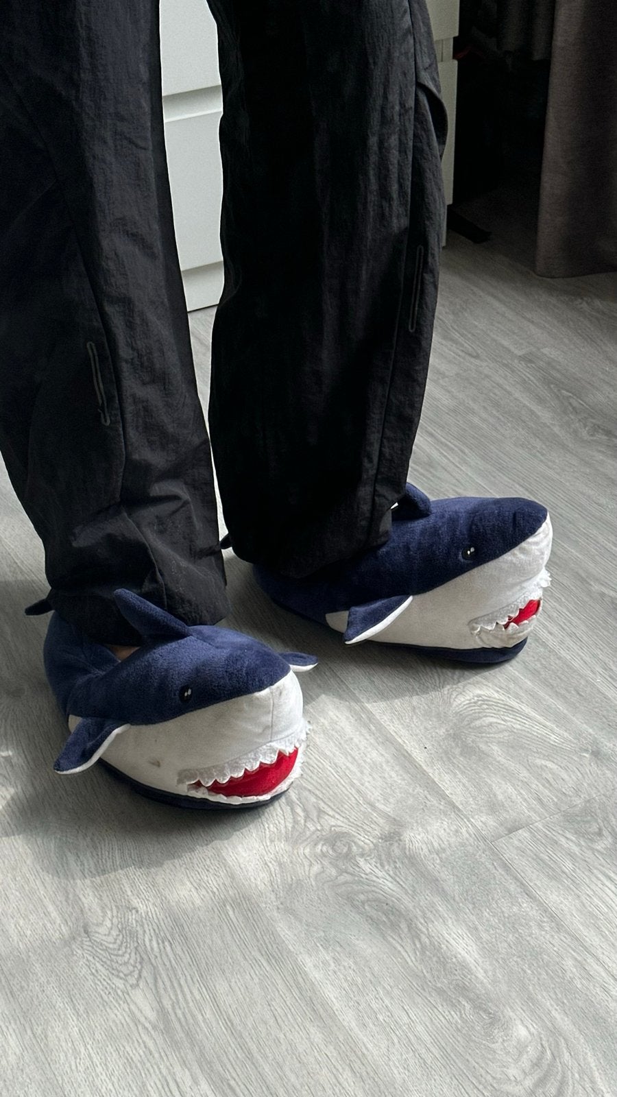 Haaienslippers - Comfortabele en leuke pantoffels, Ophalen of Verzenden, Nieuw, Blauw, Pantoffels of Sloffen