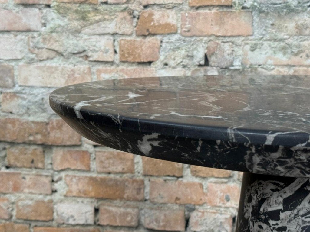 POLSPOTTEN Marble Look Disc Table – Zwart | PP, Ophalen, Overige materialen, 50 tot 100 cm, Design
