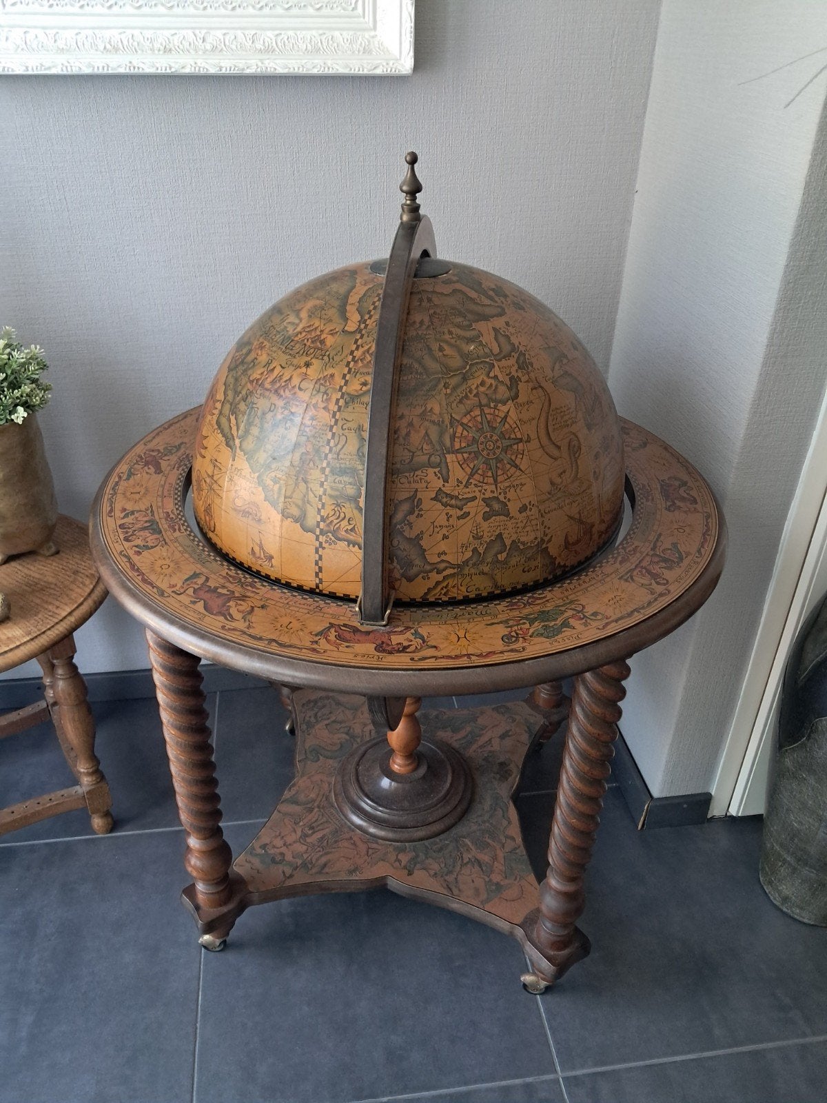 Antieke wereldbol bartafel, Italiaans?, Ophalen