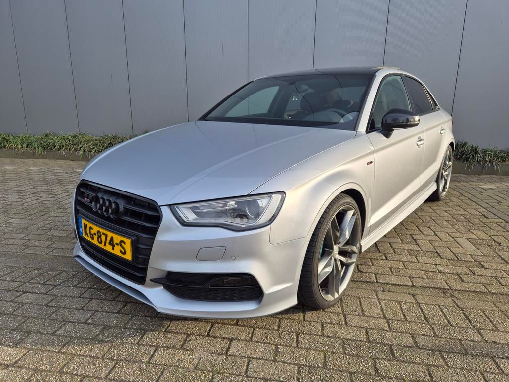 Audi a3 / Full S-LINE / PANO / STOEL VRW / FULL LED, Voorwielaandrijving, 125 pk, Zwart, 4 cilinders
