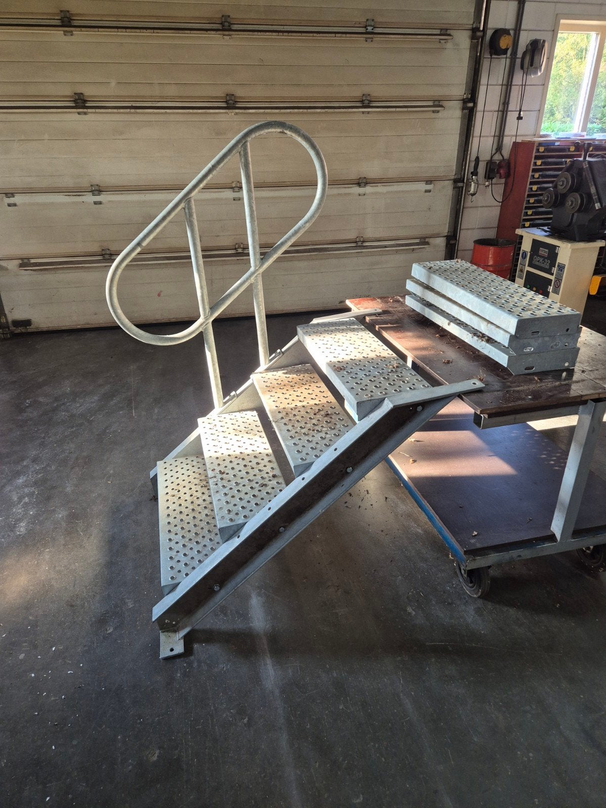 Gegalvaniseerde ijzeren trap 800x800mm, Doe-het-zelf en Verbouw, Ophalen of Verzenden, Gebruikt, Trap, Minder dan 2 meter