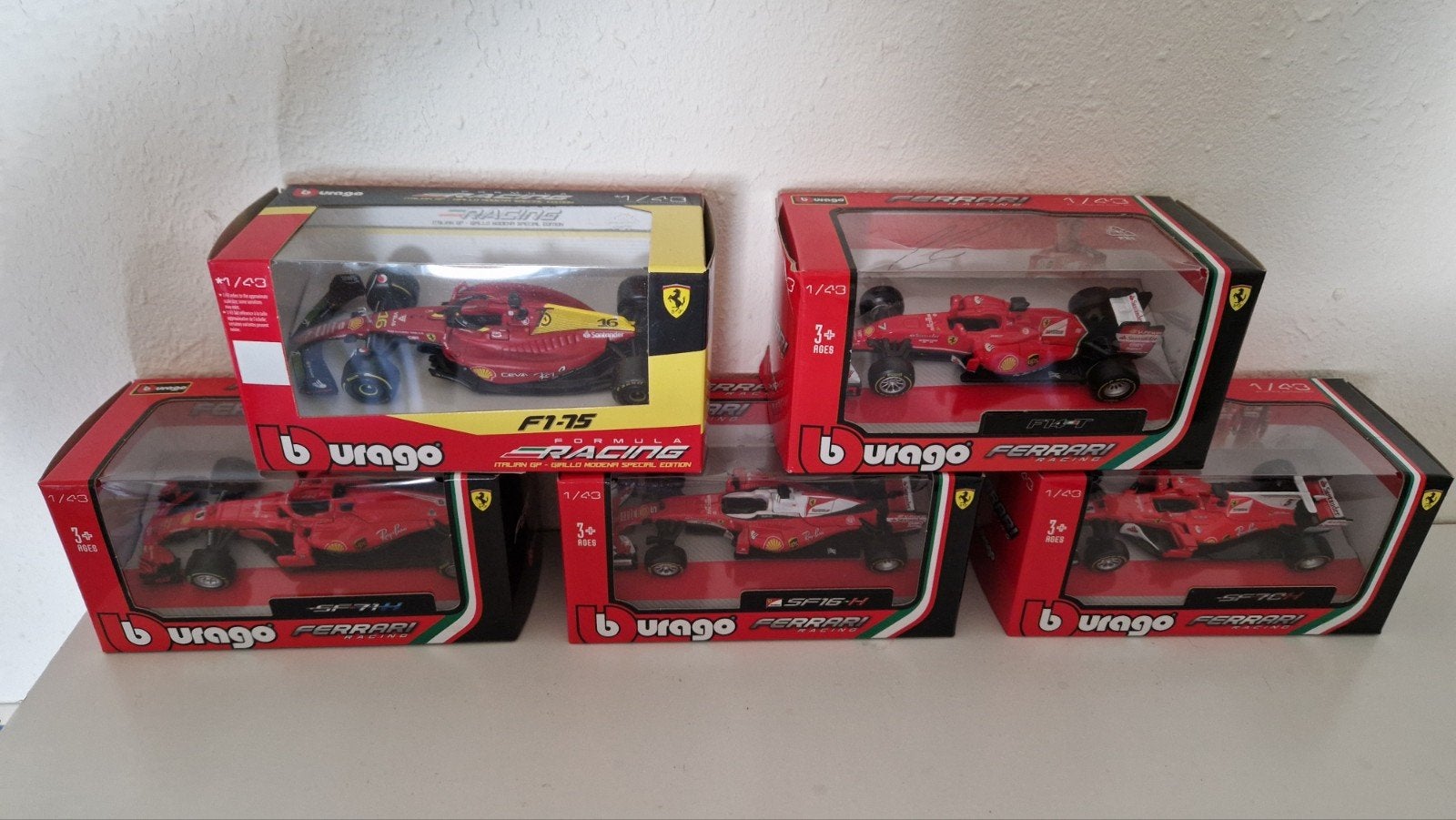 Burago Ferrari F1-15 Modelauto's - Doosje licht beschadigd, Ophalen