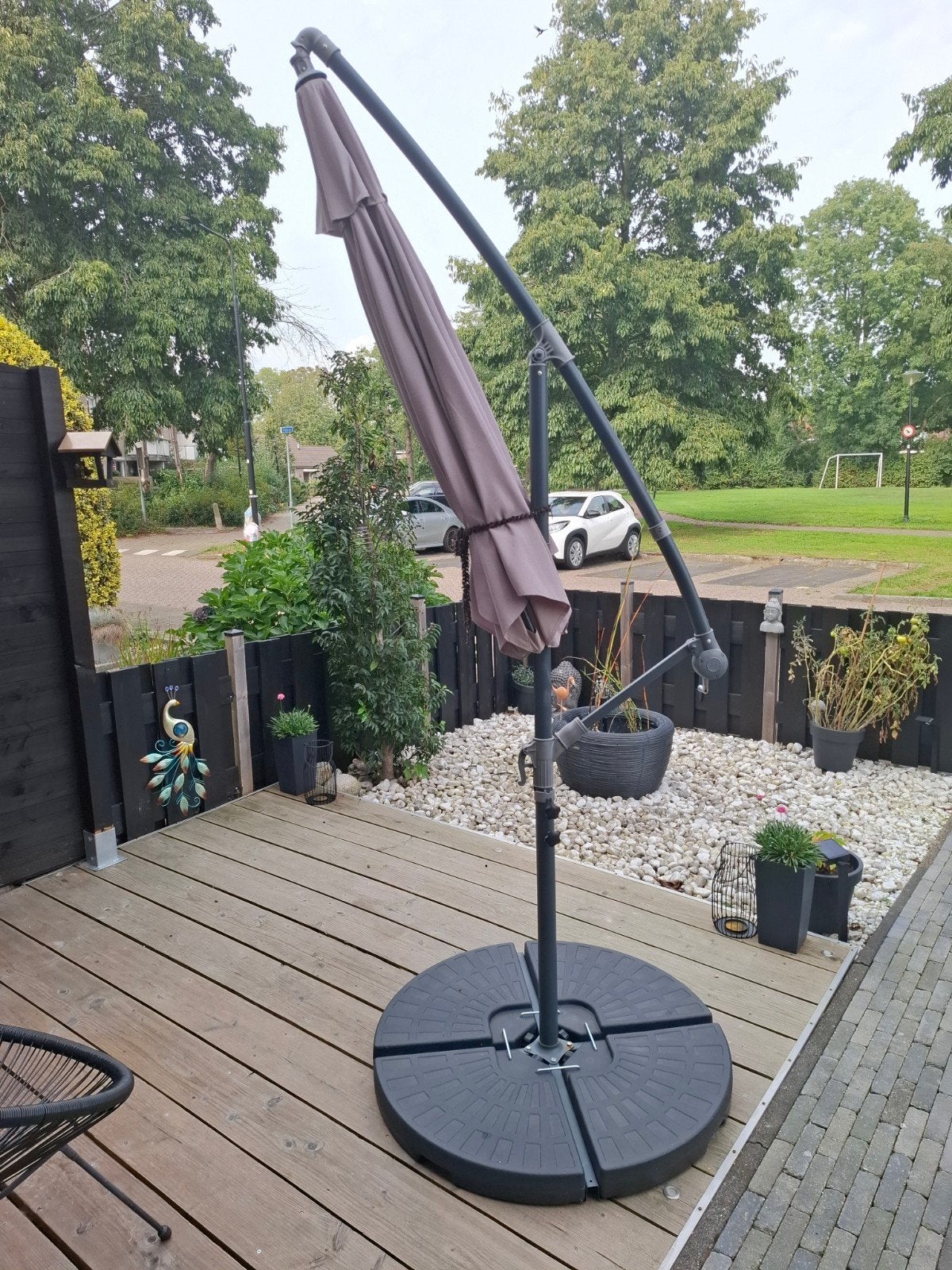 Zweefparasol met voet -, Tuin en Terras, Kantelbaar, Gebruikt, Zweefparasol, 2 tot 3 meter