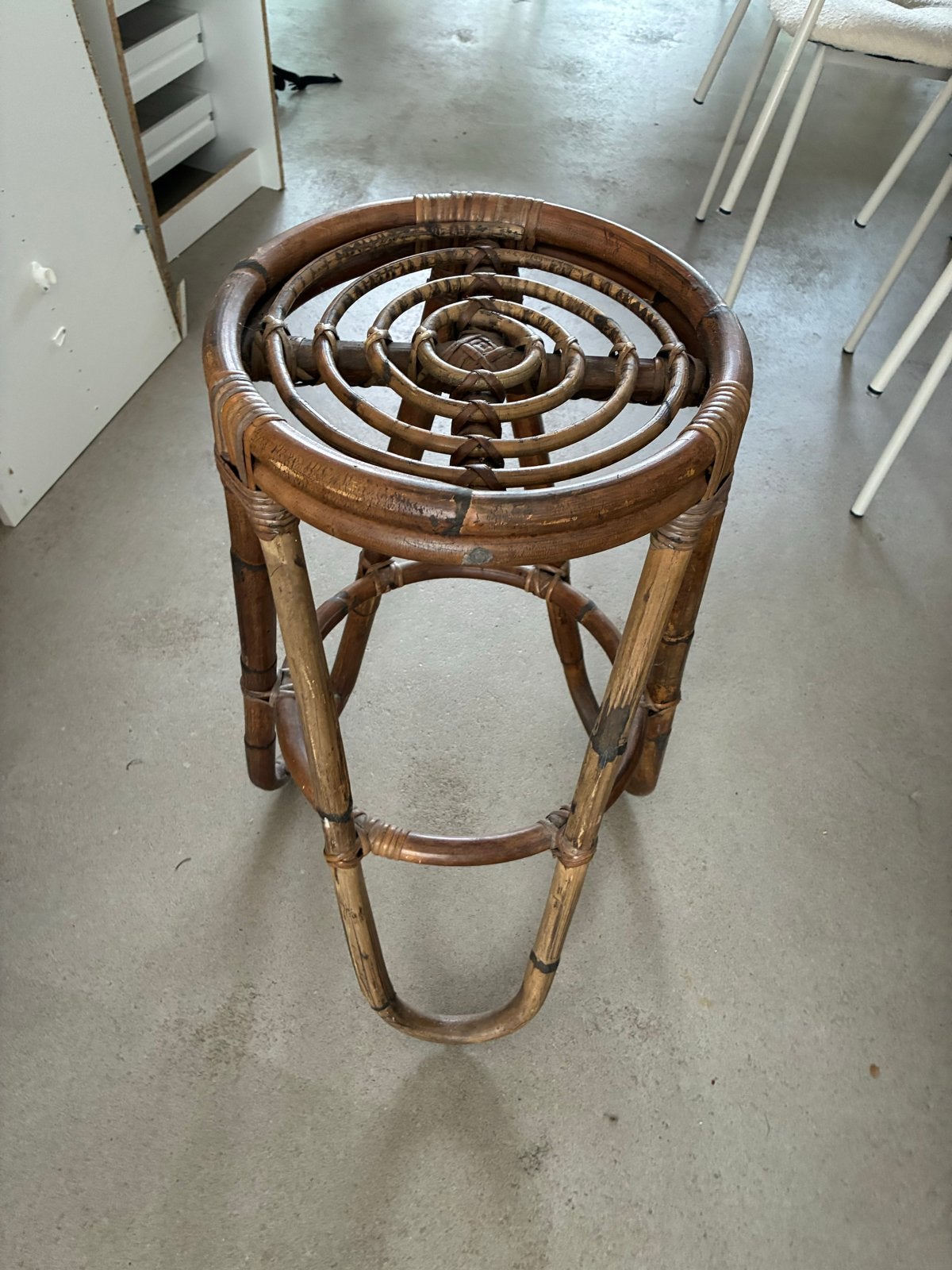 Rotan kruk / bijzettafel - 32 cm diameter x 64 cm hoog, Ophalen, Gebruikt, Overige materialen