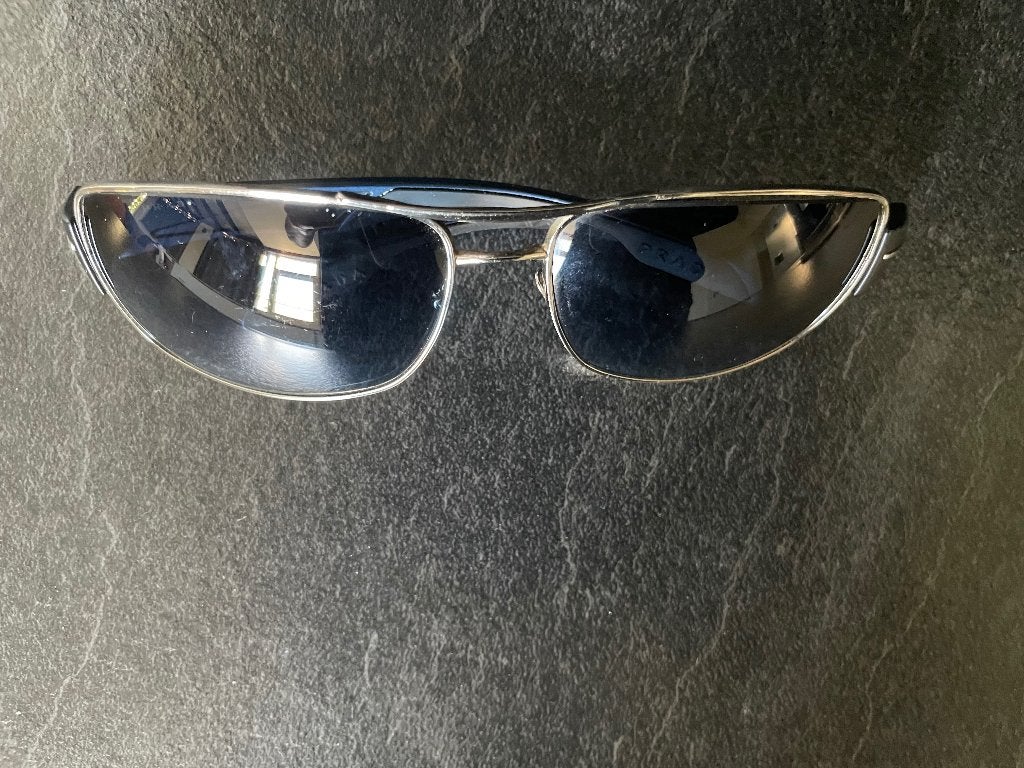 Prada zonnebril, Sieraden, Tassen en Uiterlijk, Zonnebril, Zwart, Zo goed als nieuw, Ophalen