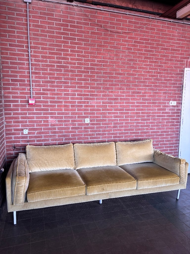 Modern 3-zits Bank Diepgeel Velvet Fluweel, Huis en Inrichting, Banken | Bankstellen, Gebruikt, Rechte bank, Driepersoons, 200 tot 250 cm