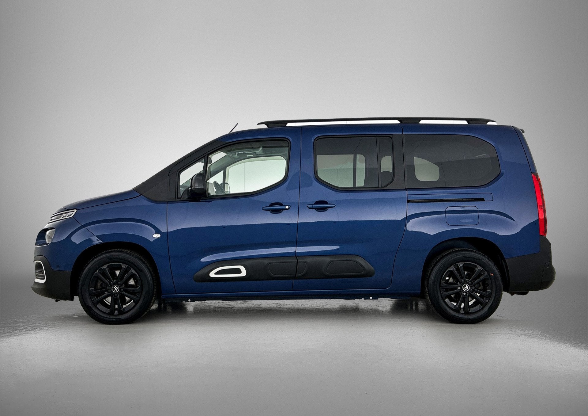 Citroën Berlingo XL 1.2 PureTech Shine Direct leverbaar! Ro, 12 maanden, Stof, Gebruikt, Euro 6