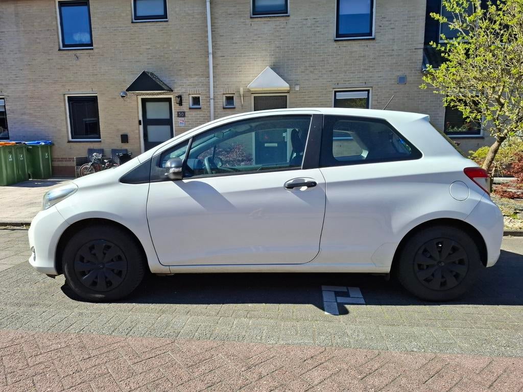 Toyota Yaris 1.0 12V Vvt-i 3DR 2012 Wit, Auto's, Toyota, Euro 5, Stof, Radio, Wit