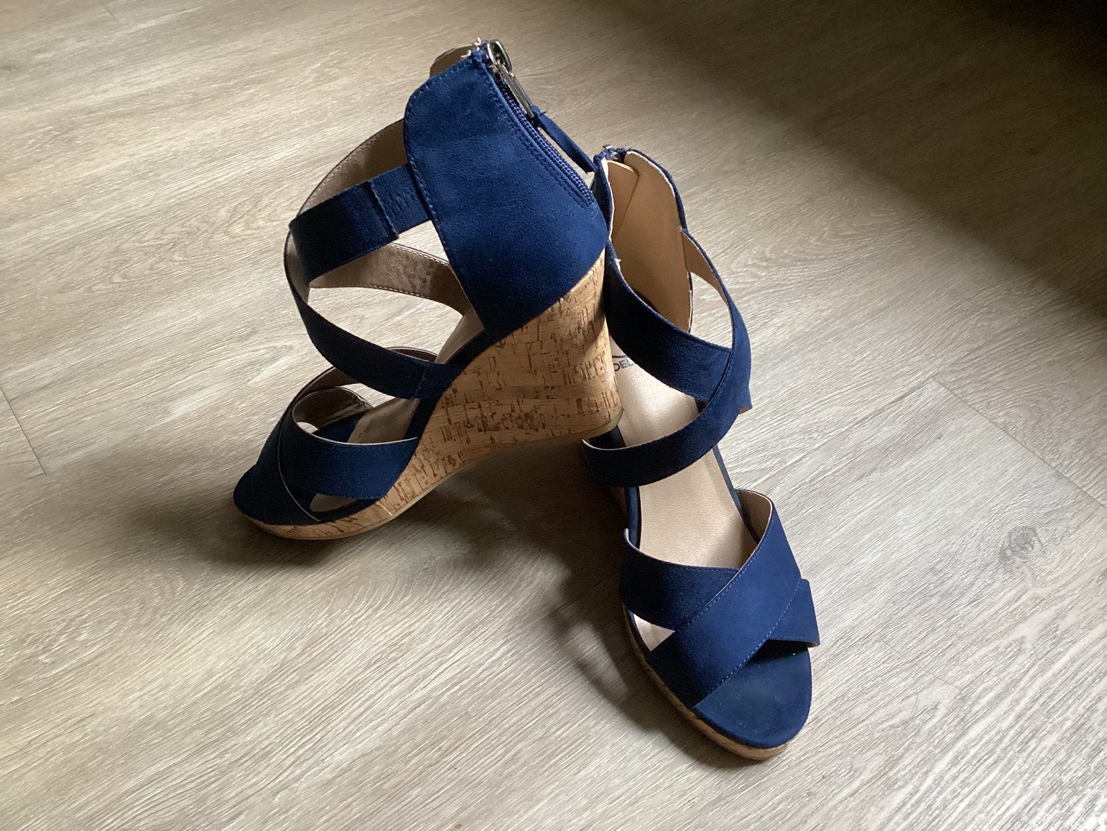 Poelman blauwe pump met sleehak, Ophalen of Verzenden, Zo goed als nieuw, Blauw