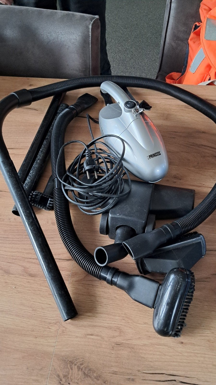 Princess 220V Mini Stofzuiger voor Auto, Boot, Caravan, Gebruikt, Kruimeldief, Ophalen of Verzenden, Minder dan 1200 watt