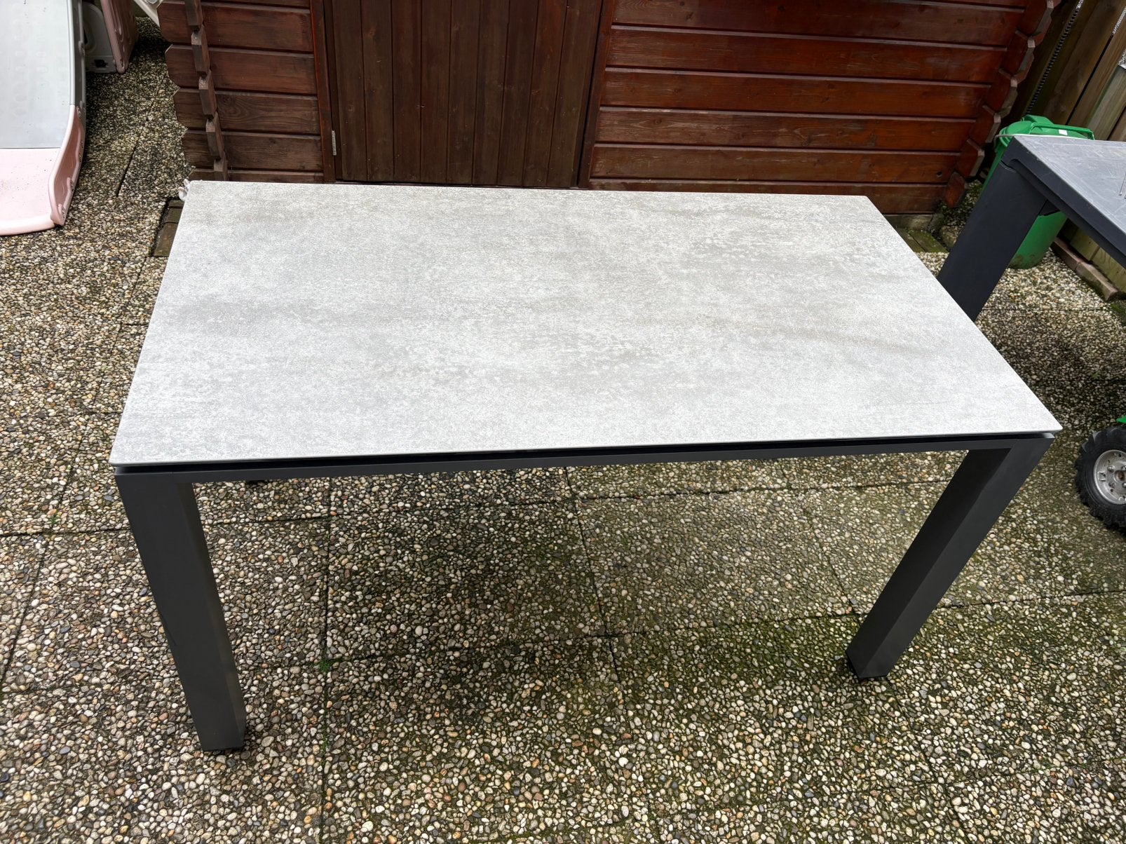 Nieuwe tuintafel