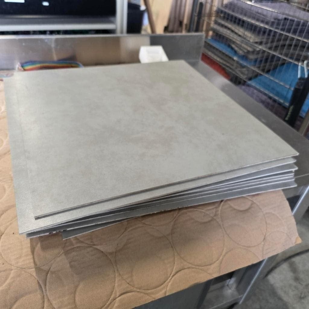 15 STUKS DIKKE 4 MM  KWALITEIT VINYL VLOERTEGELS 50X50 CM, Ophalen, Gebruikt, 75 m² of meer, Vinyl