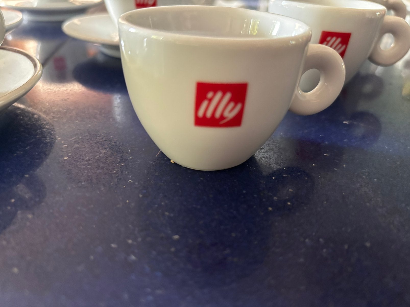 Illy espresso kopjes, Ophalen of Verzenden, Zo goed als nieuw, Overige stijlen, Kop(pen) en/of Schotel(s)