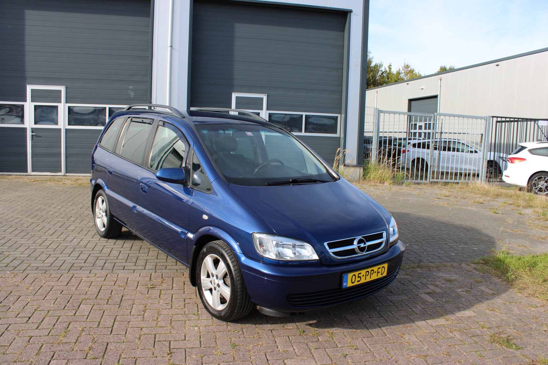 Opel Zafira 1.8-16V Maxx AUTOMAAT (bj 2004), Auto's, Stof, Gebruikt, Zwart, 4 cilinders
