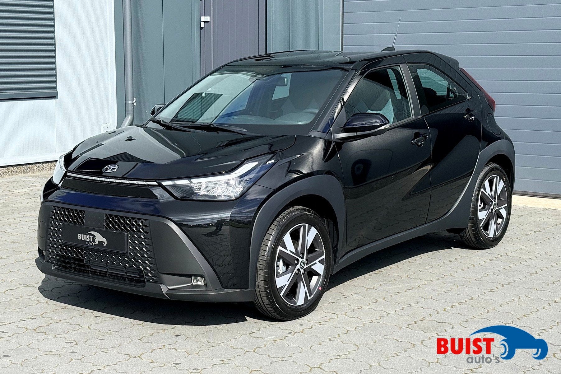 Toyota Aygo X Hybrid 115 pulse 17" STOELVERWARMING CARPLAY N, Auto's, Dealer onderhouden, Stof, Gebruikt, Zwart