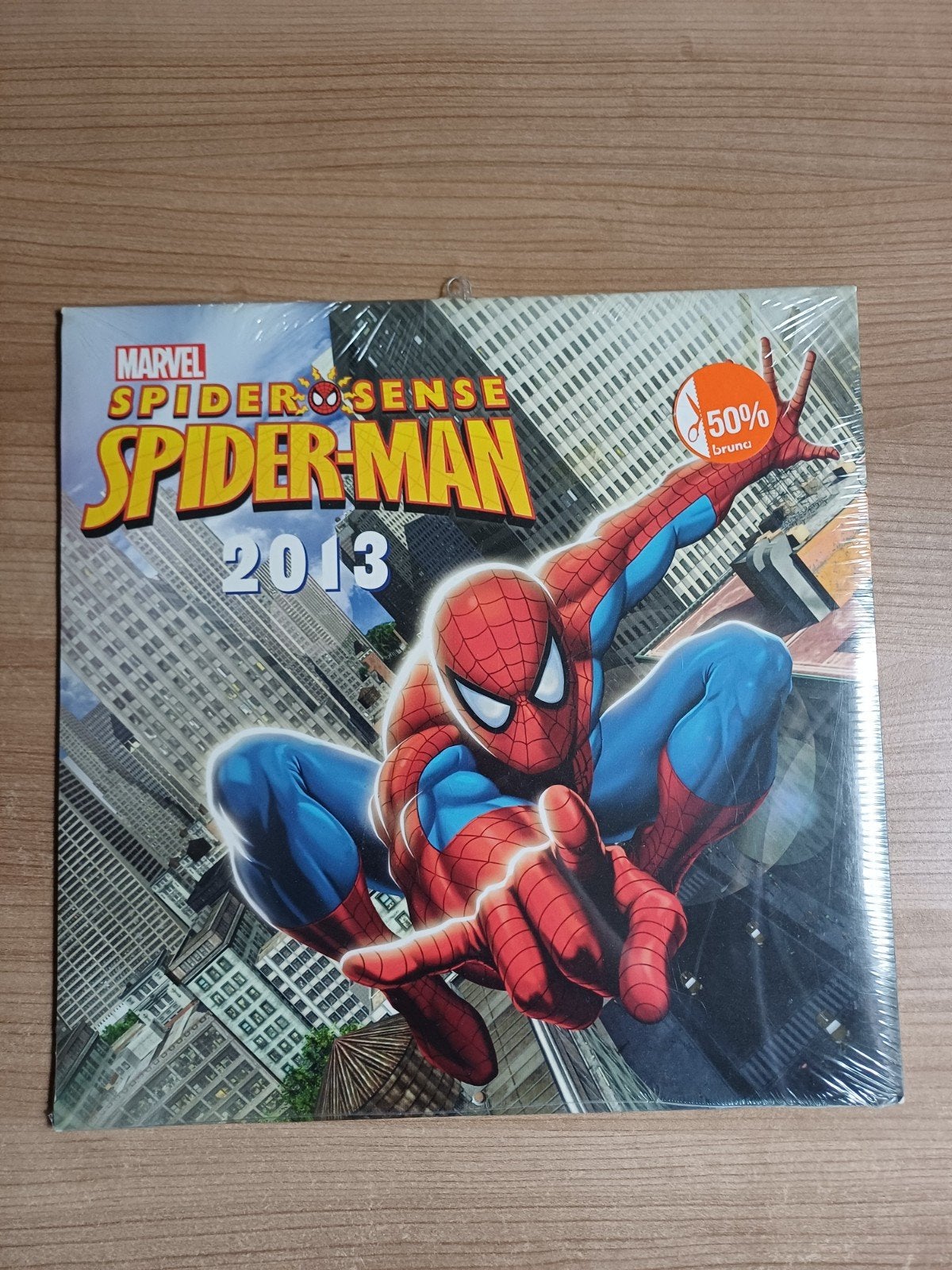 marvel spider-man 2013 kalender nieuw in verpakking, Diversen, Kalenders, Ophalen, Maandkalender, Nieuw
