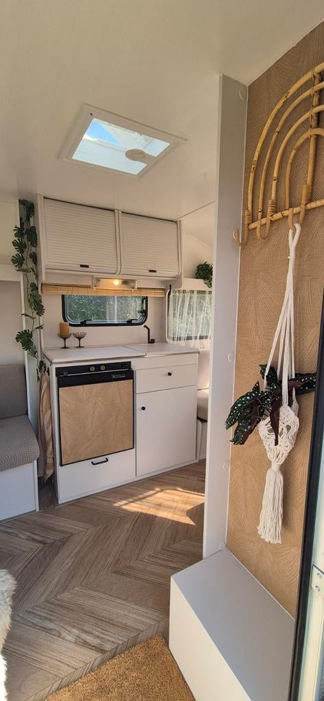 Sfeervol gepimpte instapklare 'boho' Home-car, Particulier, 500 - 750 kg, Luifel