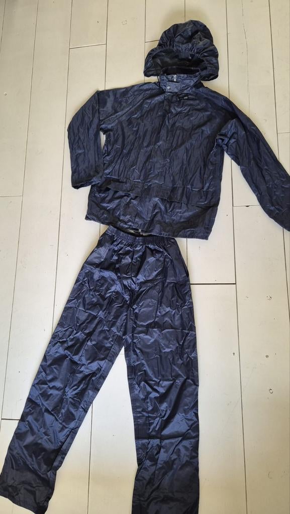 Donkerblauw regenpak maat 152 - Zo goed als nieuw, Caravans en Kamperen, Regenkleding, Ophalen of Verzenden, Zo goed als nieuw