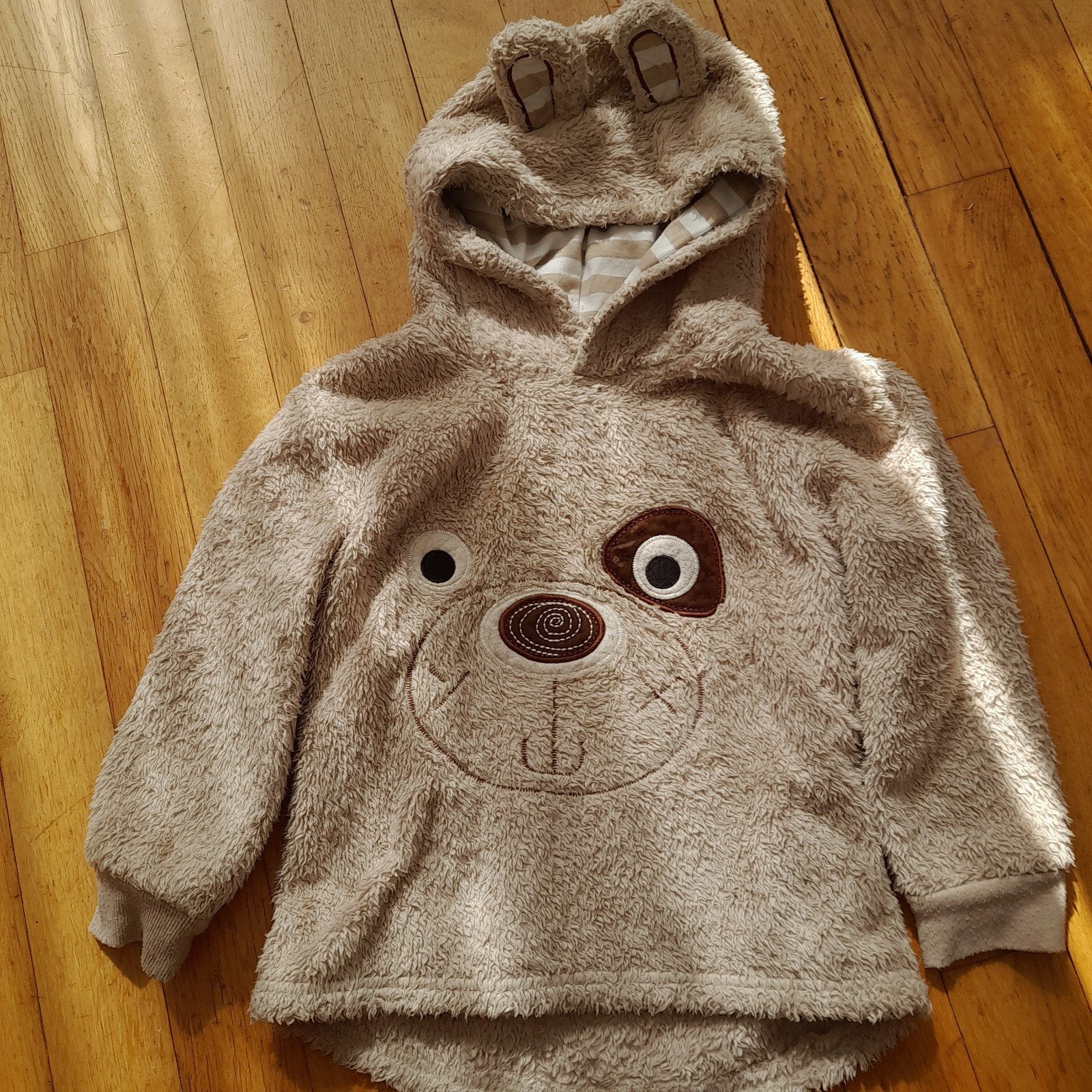 Lekker warme trui hoodie van een hond maat 104/110, Ophalen of Verzenden, Zo goed als nieuw, Jongen of Meisje, Trui of Vest