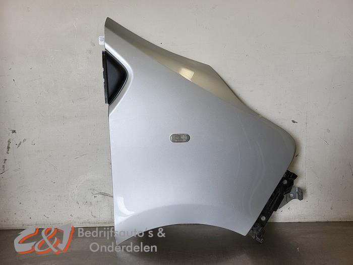 Scherm rechts-voor van een Opel Vivaro (L193), Gebruikt, -, -, Opel