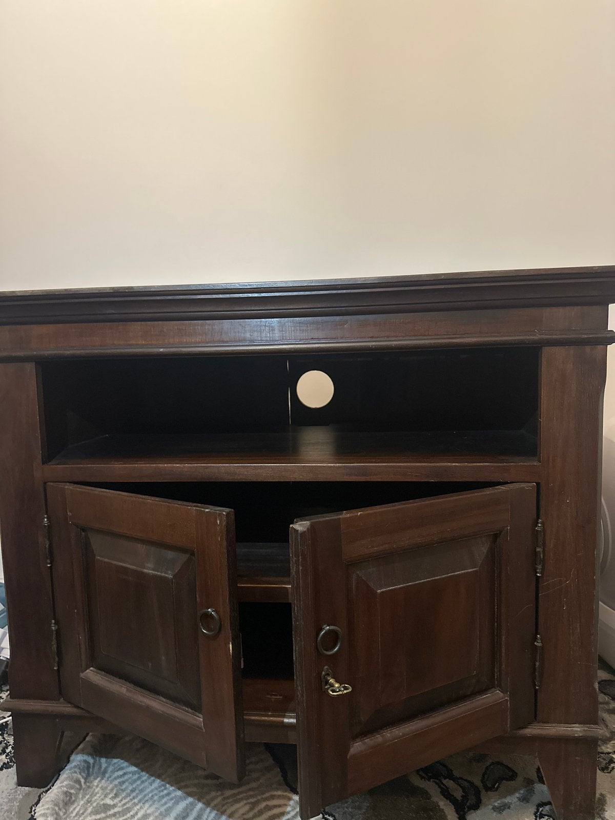 Houten antieke tv kast / opbergkast, Ophalen