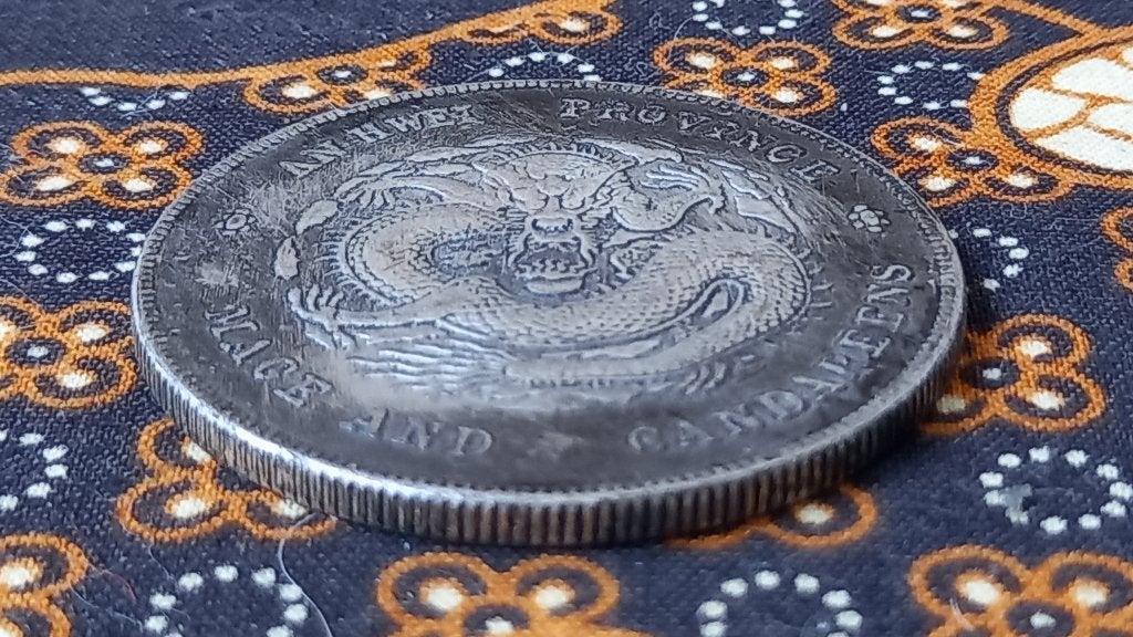 Mooie oude Mace en Candareens munt uit China met draak., Zilver, China, Ophalen of Verzenden, Brons